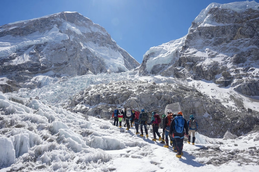 Huge Glacier Blockades Everest Route as Climbing Season Opens