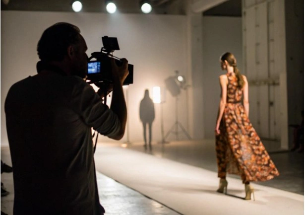 Electronic Shutter: The Secret to Stunning Fashion Photography