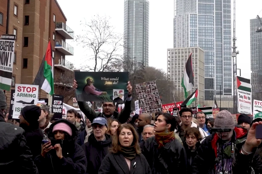 London Protest Outside US Embassy Demands End to Attacks on Iran