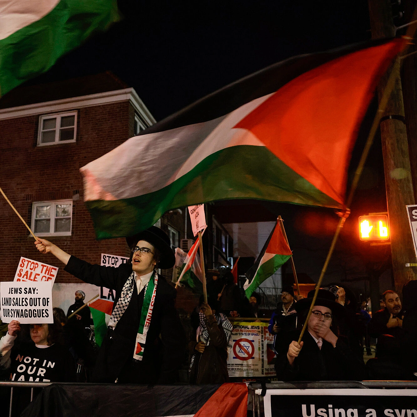 New York Mayor Condemns Pro-Hamas Chants Outside Queens Synagogue