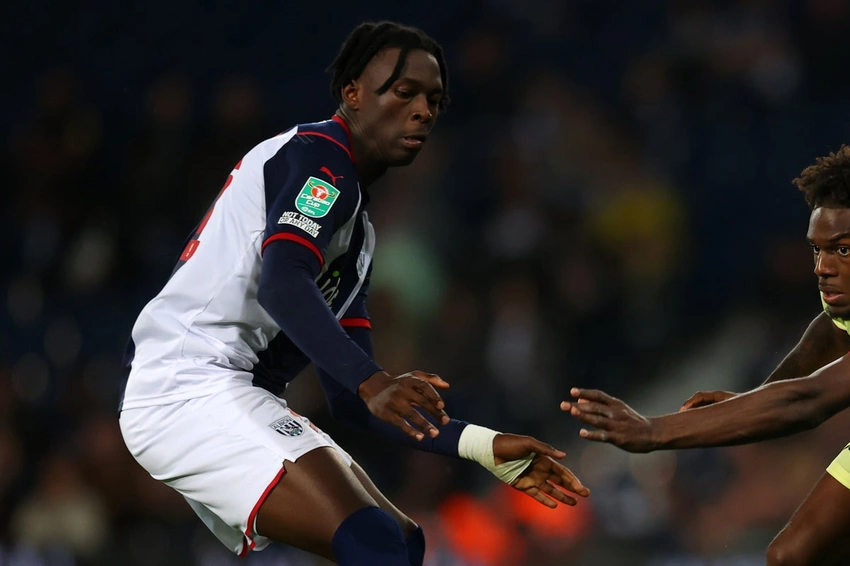 Football World Mourns: Quevin Castro Dies at 25 During Friendly Match