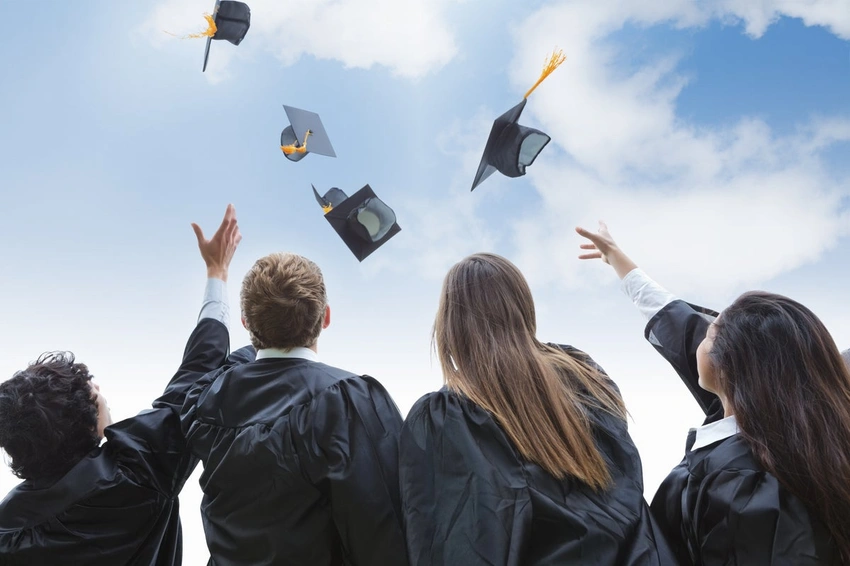 University Gamble? 🎓 1 in 4 UK Grads May Lose Money, Study Finds!