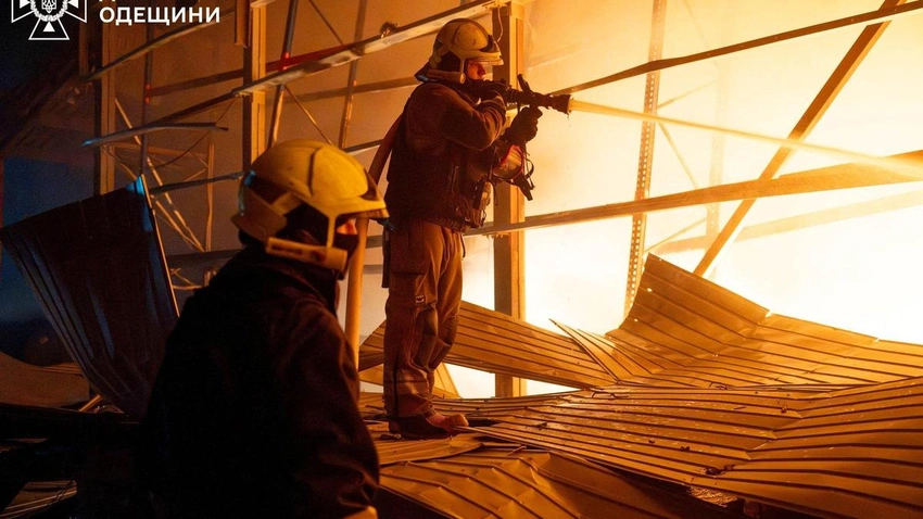 Russian drone strike kills 3 in Zaporizhzhia as peace talks loom
