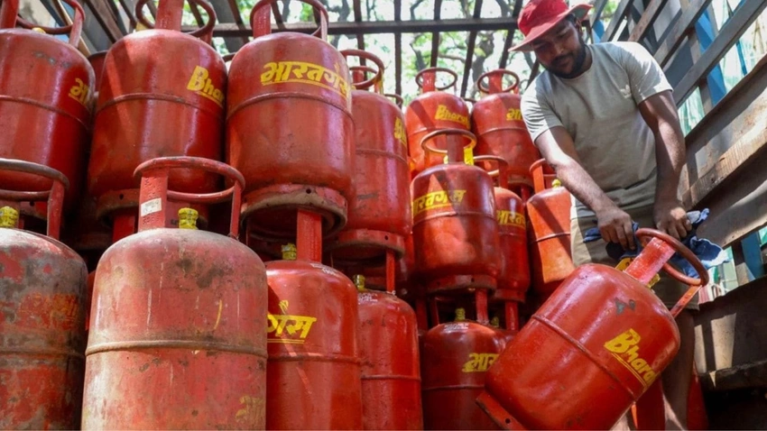 LPG price surge: 19kg cylinder now ₹3,315, hits cafes and vendors