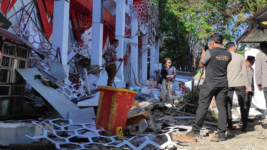 Indonesia hit by 7.4 quake as tsunami alert is lifted