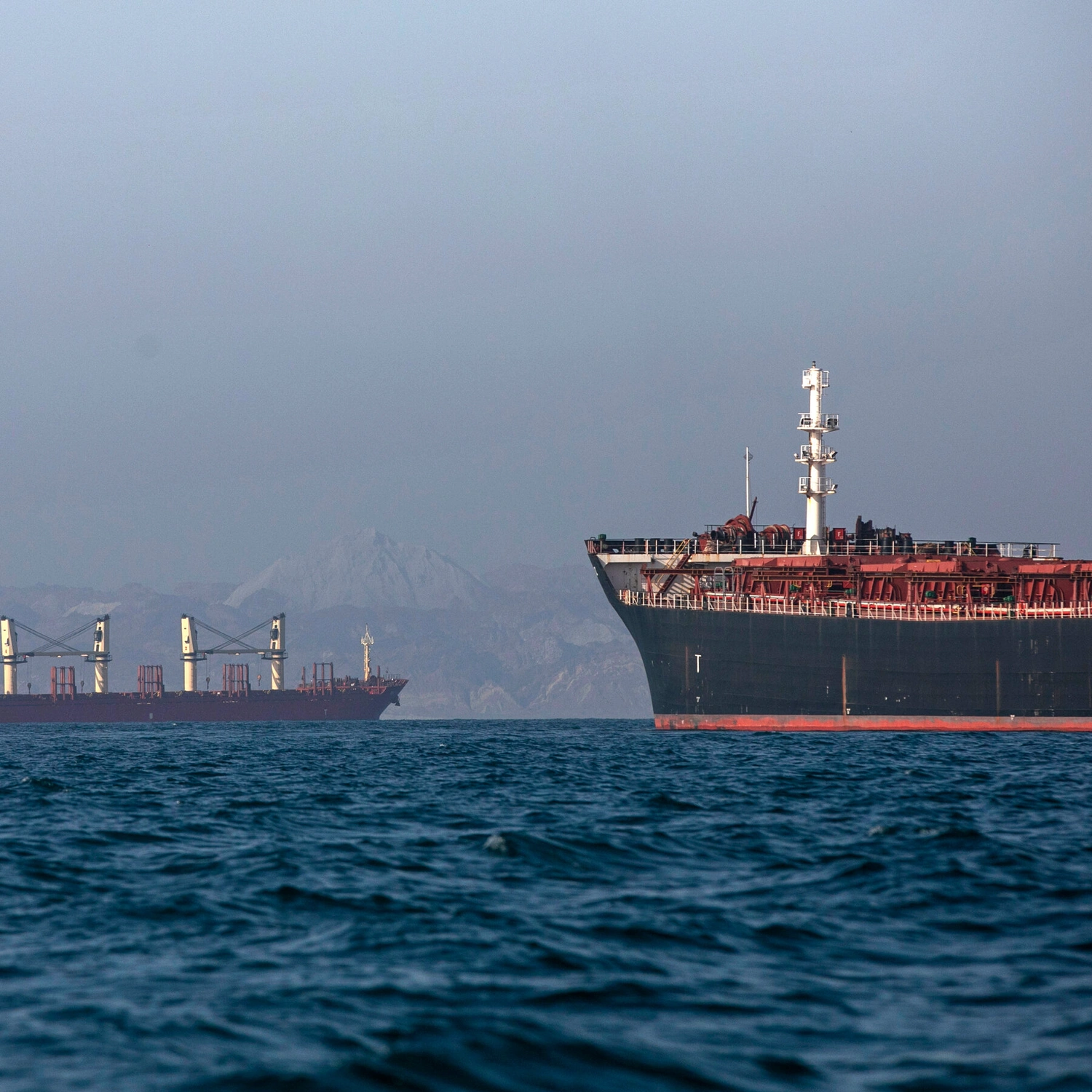 US Dollar Near 6-Week Highs Amid Iran War Fears and Oil Supply Woes