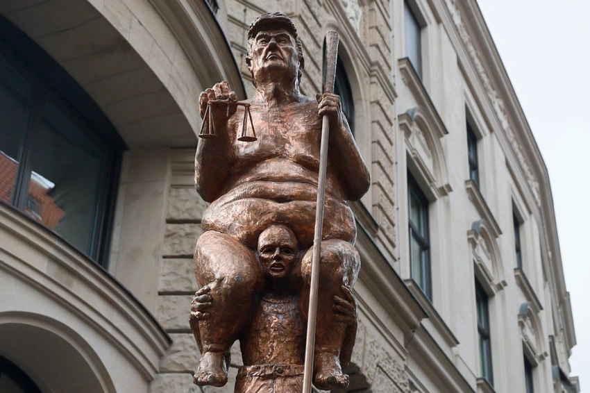 Naked Trump 'Orange Plague' Statue Unveiled at European Parliament!