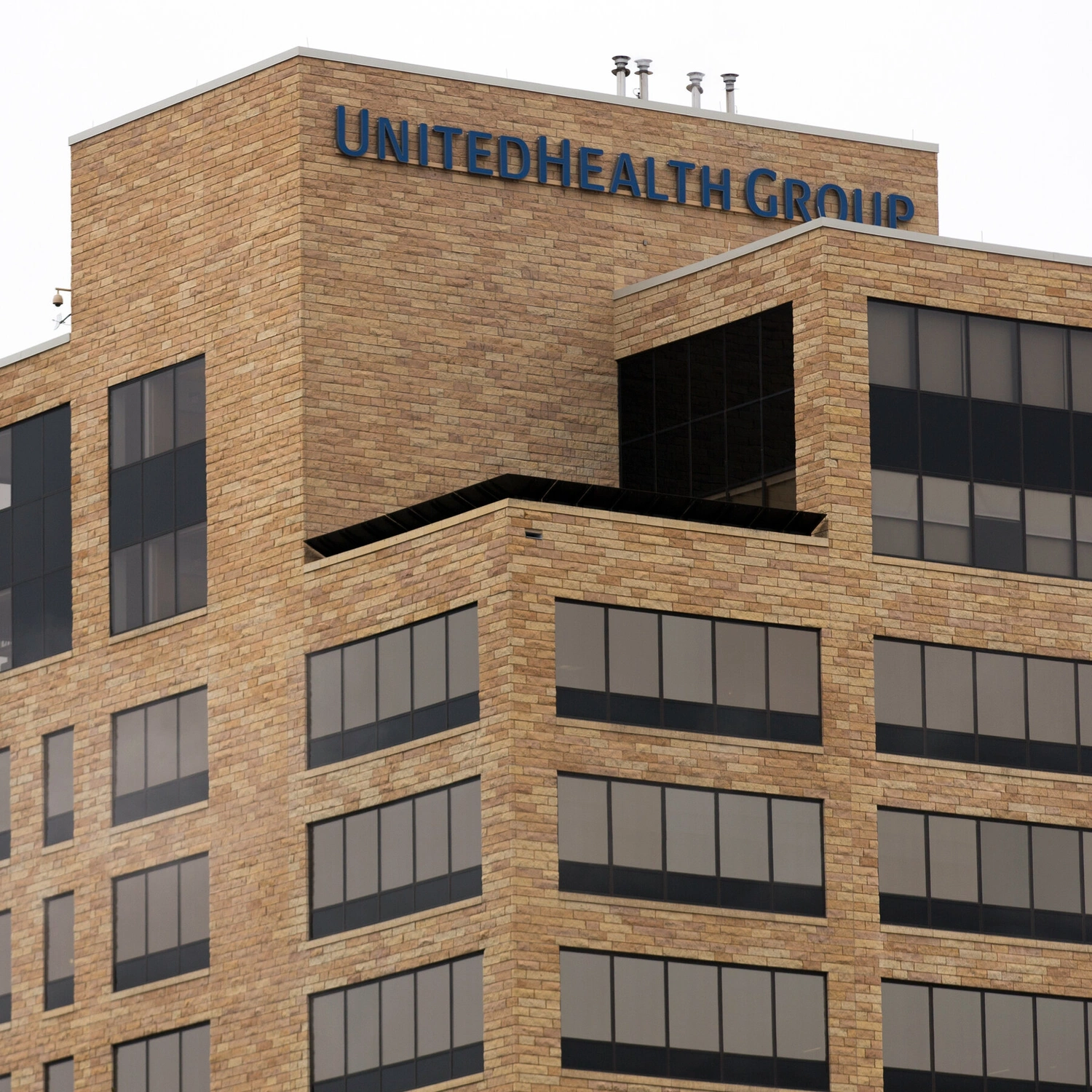 UnitedHealth Profit Climbs as Medical Costs Ease, Outlook Up