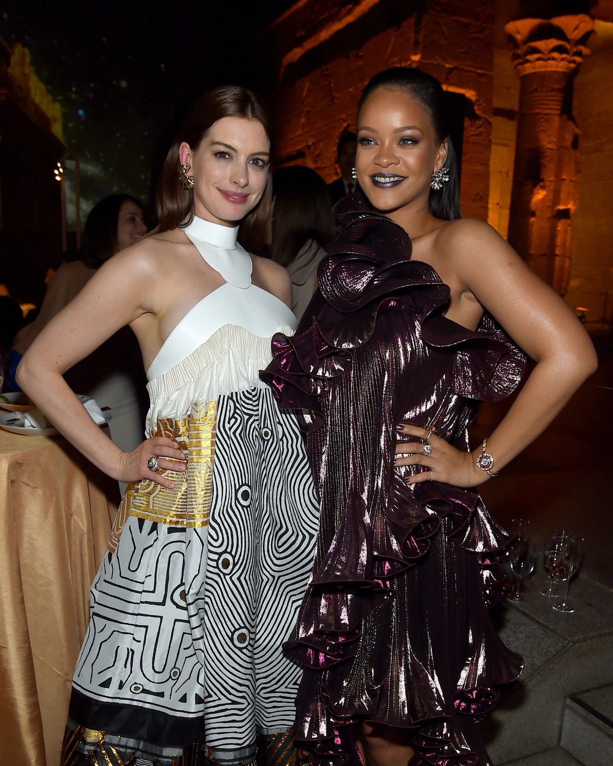 Anne Hathaway Credits Rihanna for Her Iconic Maternity Style!