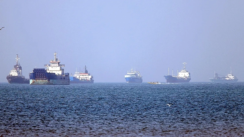 Hormuz Crisis: US-Iran Clashes Intensify, Indian Sailors Caught in Crossfire!