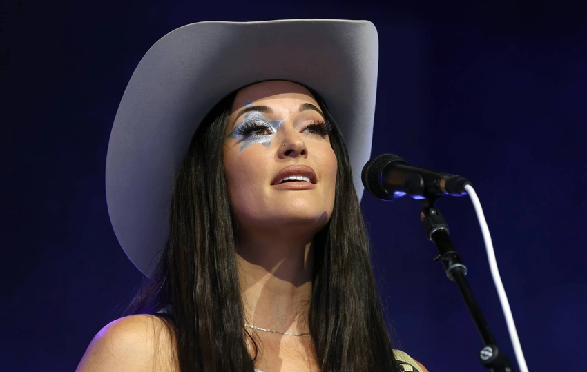 Kacey Musgraves Shocks Coachella with Horse Entrance and New Songs Debuts