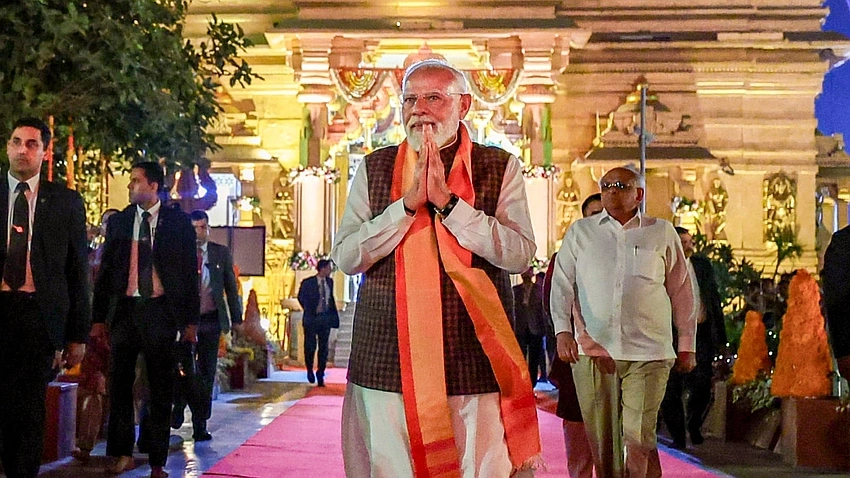 PM Modi Prays at Somnath During Gujarat Visit