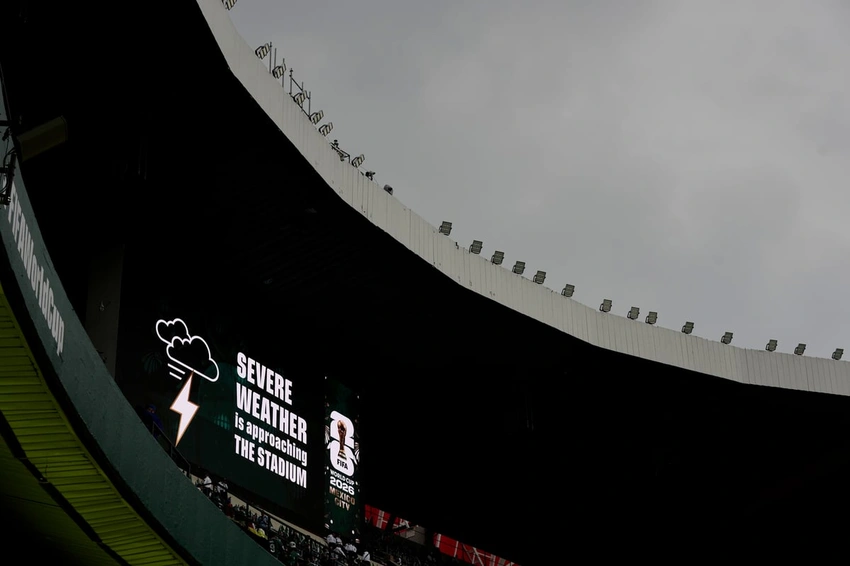 World Cup Chaos! England vs Mexico Delayed by Mexico City Thunderstorm ⛈️