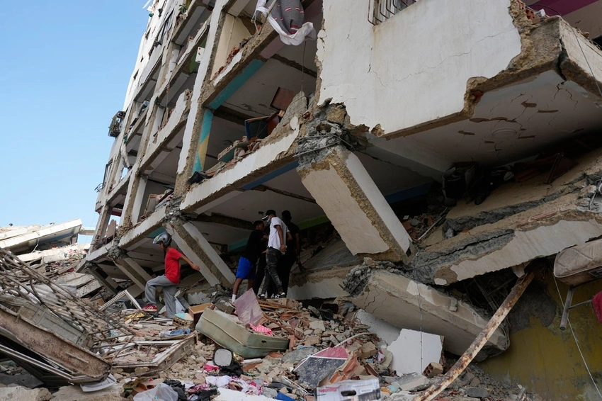Venezuela Earthquake: Thousands Missing, Aid Stranded Amid Desperate Rescues