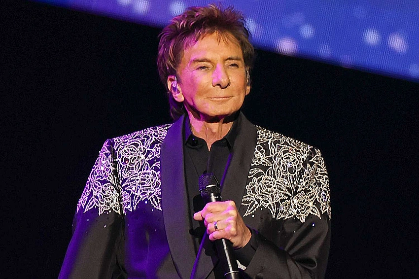 Barry Manilow Postpones Shows as Cancer Recovery Continues