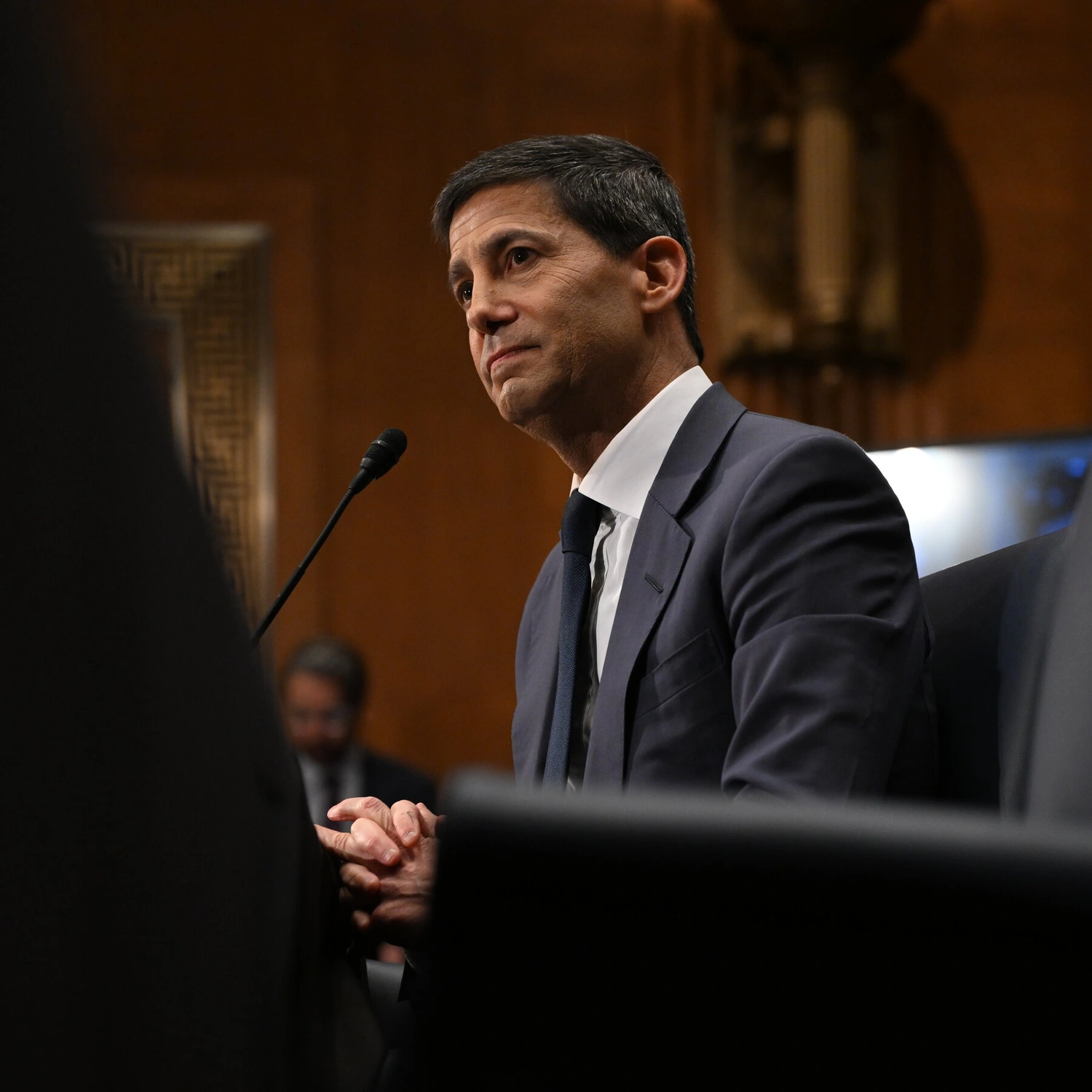 Warsh Faces Tough Hearing, Pushes Fed Reform Amid Trump Rate-Cut Push