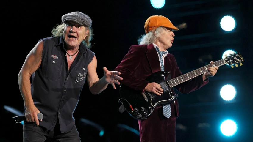 Rock Legends Unite! AC/DC & Dave Grohl Ignite MetLife Stage