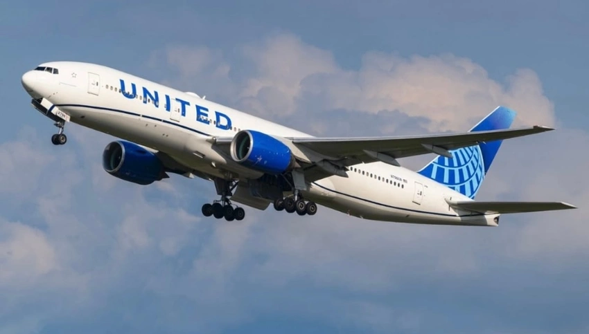 Plane clips truck on final approach to Newark, lands safely