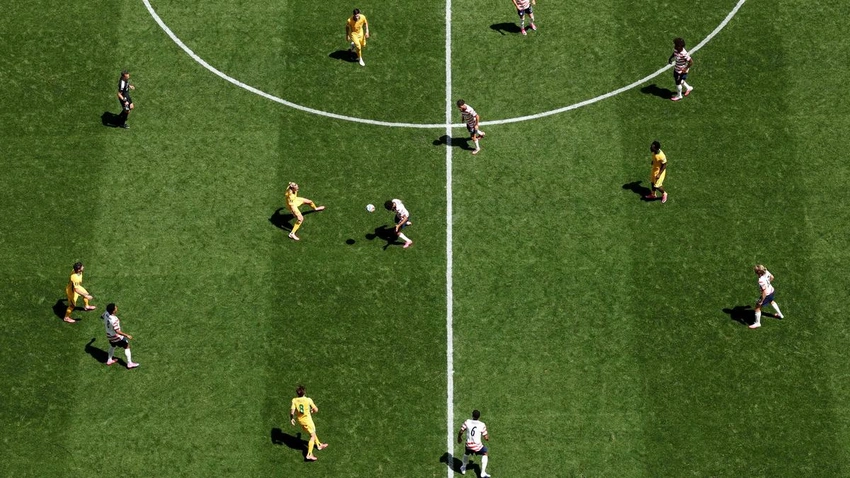 USA Dominates Australia 2-0, Securing World Cup Knockout Stage Berth!