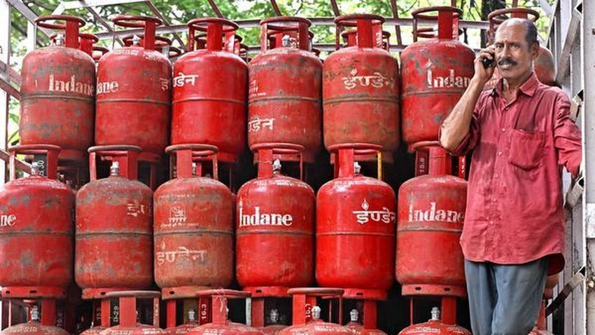 LPG Price Hike Sparks Political Firestorm: Opposition Blasts Modi Govt.