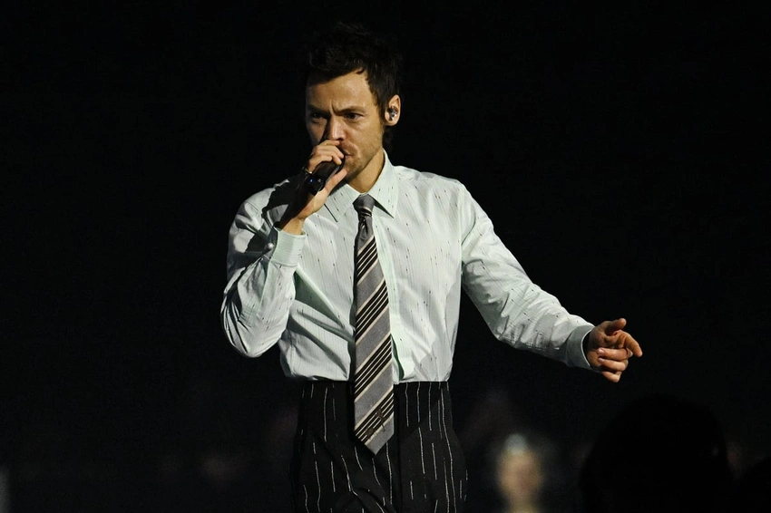 Harry Styles Delivers Emotional One Direction Tribute at Record-Breaking Wembley Finale!