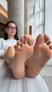 Feet Pics for Profit? The Unconventional Online Hustle Gen Z Loves