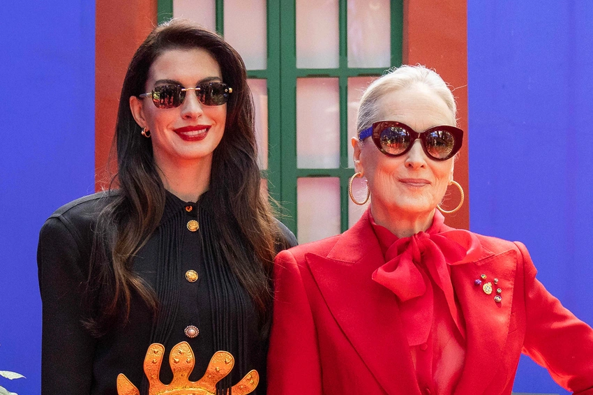 Is the Big Bag Era Over? Anne Hathaway’s New Favorite Shape Says Yes