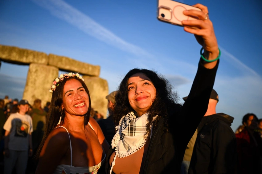 Summer Solstice Joy: Revellers Welcome Longest Day Across UK
