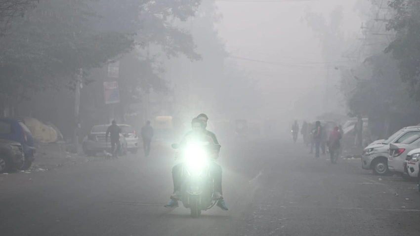 Delhi Battles Severe Air as AQI Nears 500
