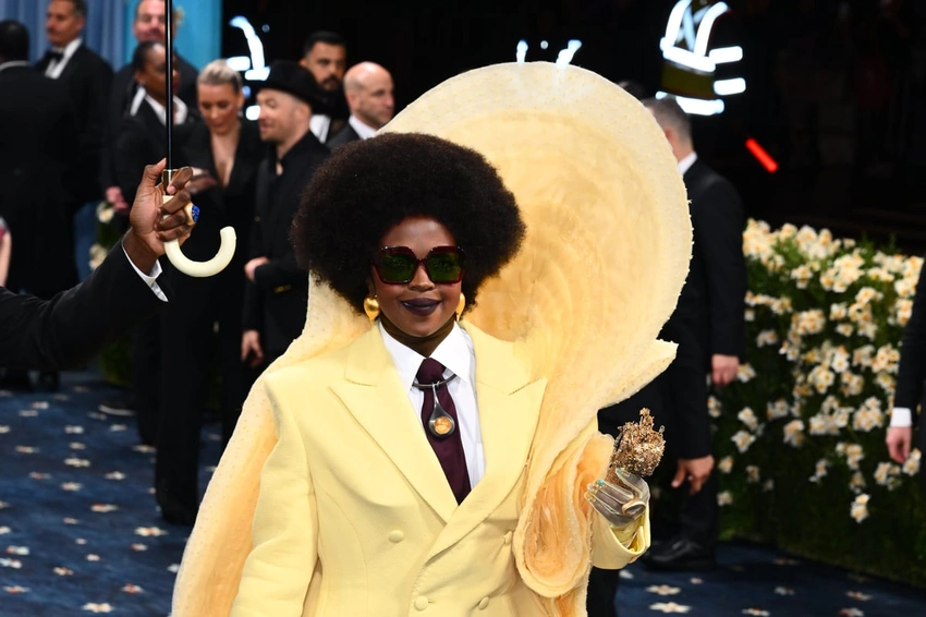 Lauryn Hill Honored as Living Legend at BET Awards!