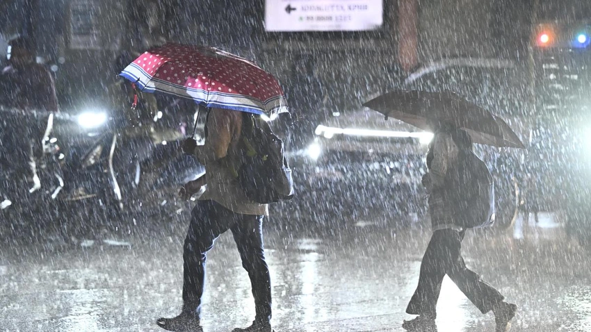 Hyderabad Drenched! Heavy Rains Bring Relief, Commuters Caught Off Guard