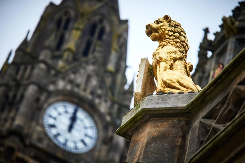 UK Commuter Belt: Price Surges in Affordable North, Dips in South