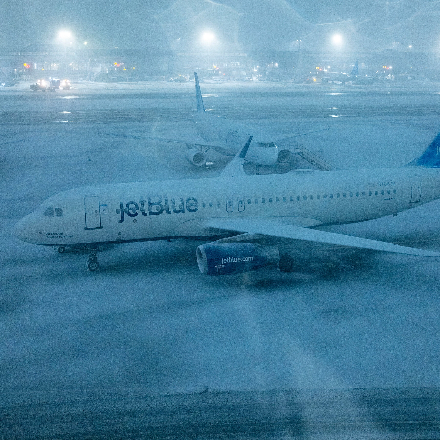 East Coast Blizzard Grounds 5,000+ Flights as Snow Overwhelms Rhode Island