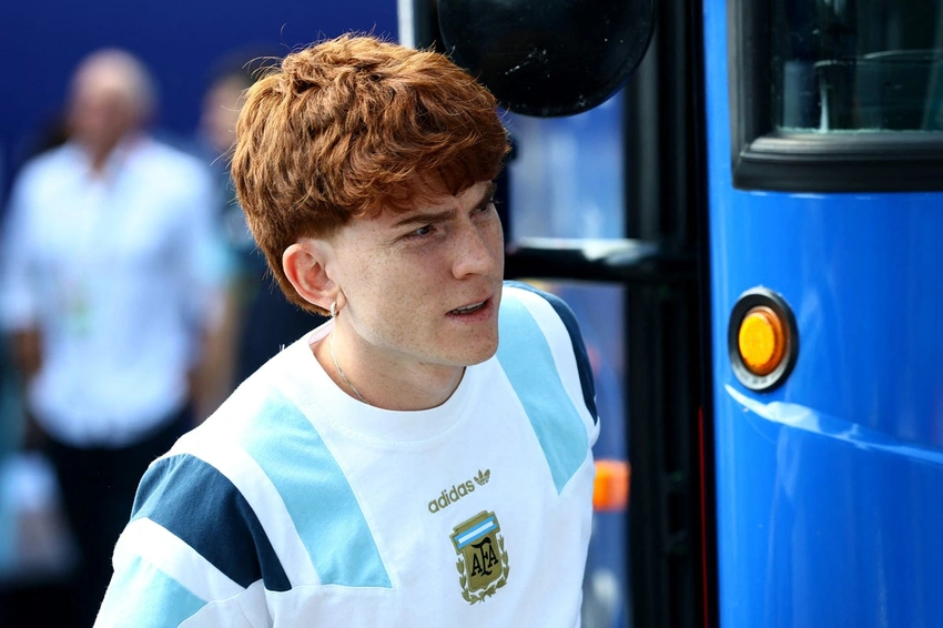 Chelsea Secures Barco: Midfielder with a Fiery Past Joins on Seven-Year Deal