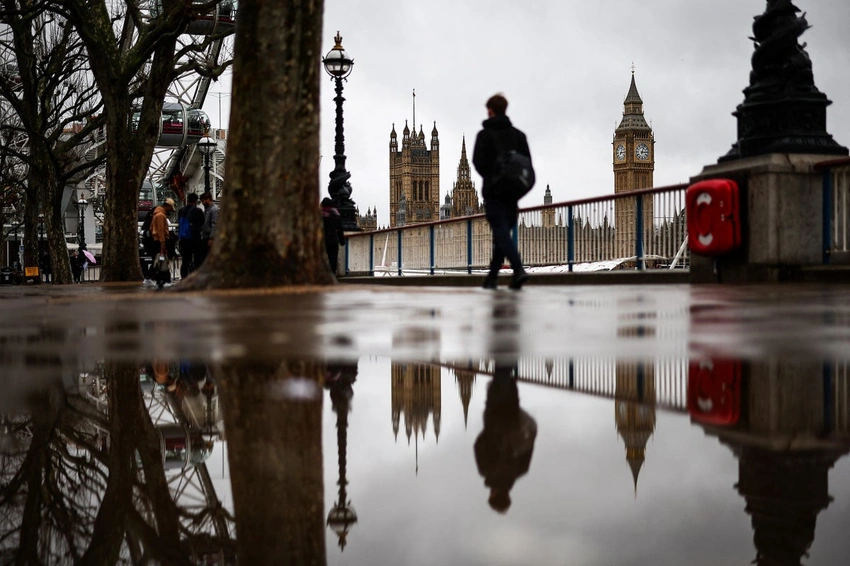 London Rocked by Overnight Thunderstorms: Flash Floods & Thousands of Lightning Strikes!