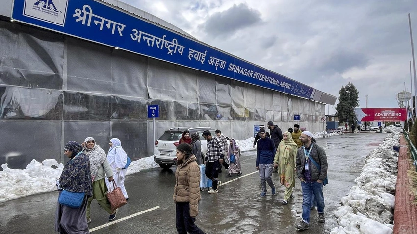 Srinagar Airport Closure Canceled! Huge Boost for Kashmir Tourism ✈️