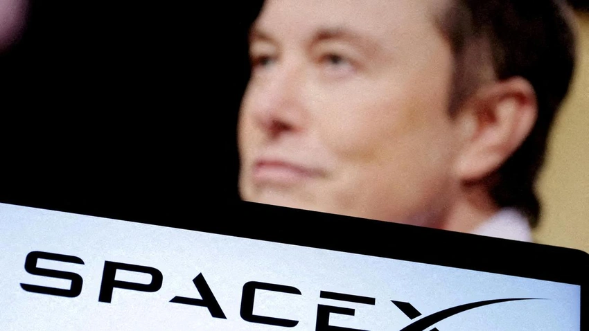 Elon Musk Shifts SpaceX Focus to Moon City, Mars on Hold
