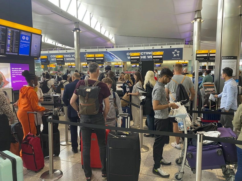 Thunderstorms Ground Hundreds of Flights at Heathrow & Gatwick!