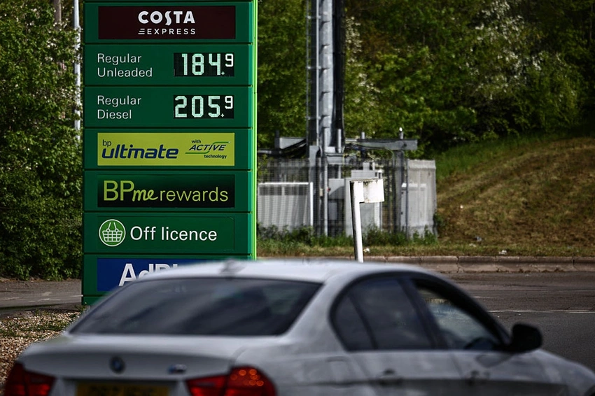 UK Quietly Eases Russian Oil Sanctions as Fuel Prices Skyrocket