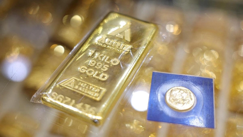 Gold prices ease as dollar strengthens; Mumbai markets watch rates