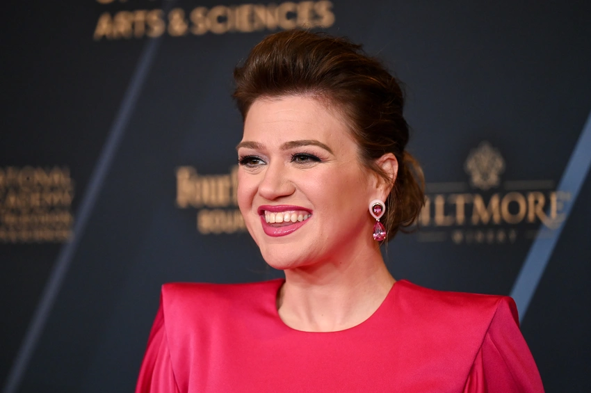 Kelly Clarkson's AI Chart Shocker: Separate But Equal?