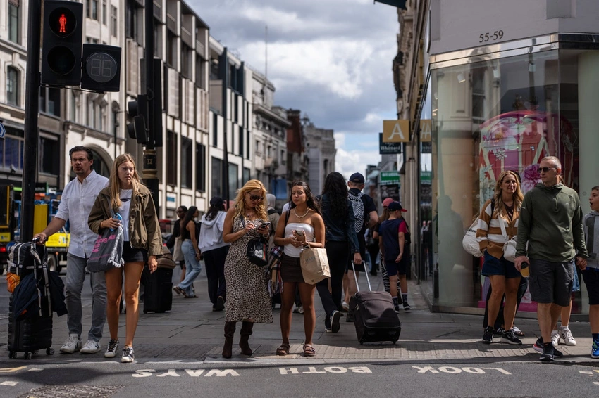 UK High Streets Struggle: Footfall Down Despite Post-Heatwave Return!