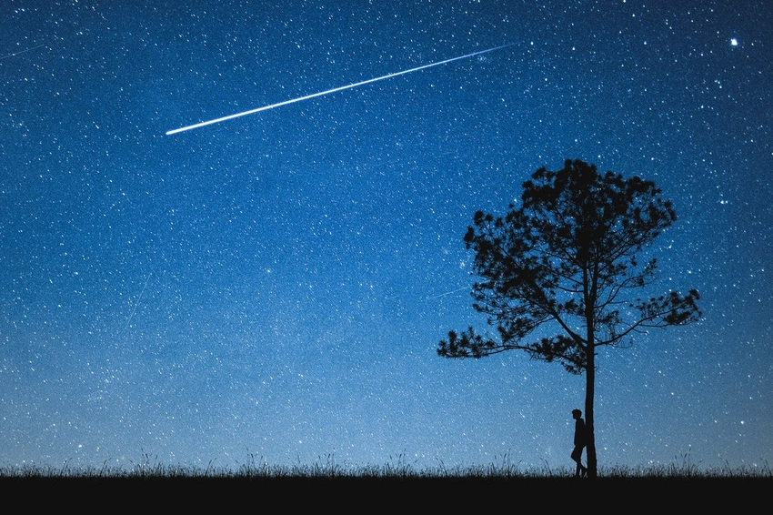Eta Aquarid Meteor Shower Peaks Tonight: Halley's Comet Piece Burns Up