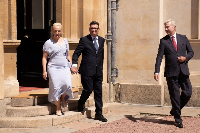 UK Pledges "Unwavering Support," Transfers 'Stone Cloak' to Ukraine 🛡️