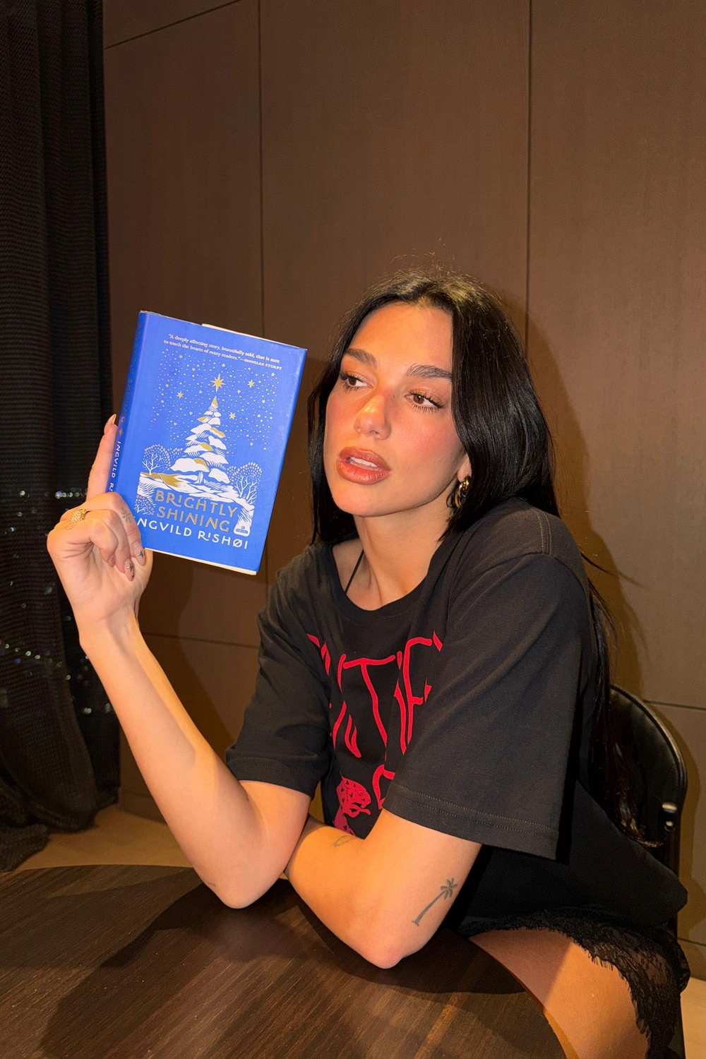 Smart is the New Chic: Why Influencers are Swapping Lip Gloss for Literature