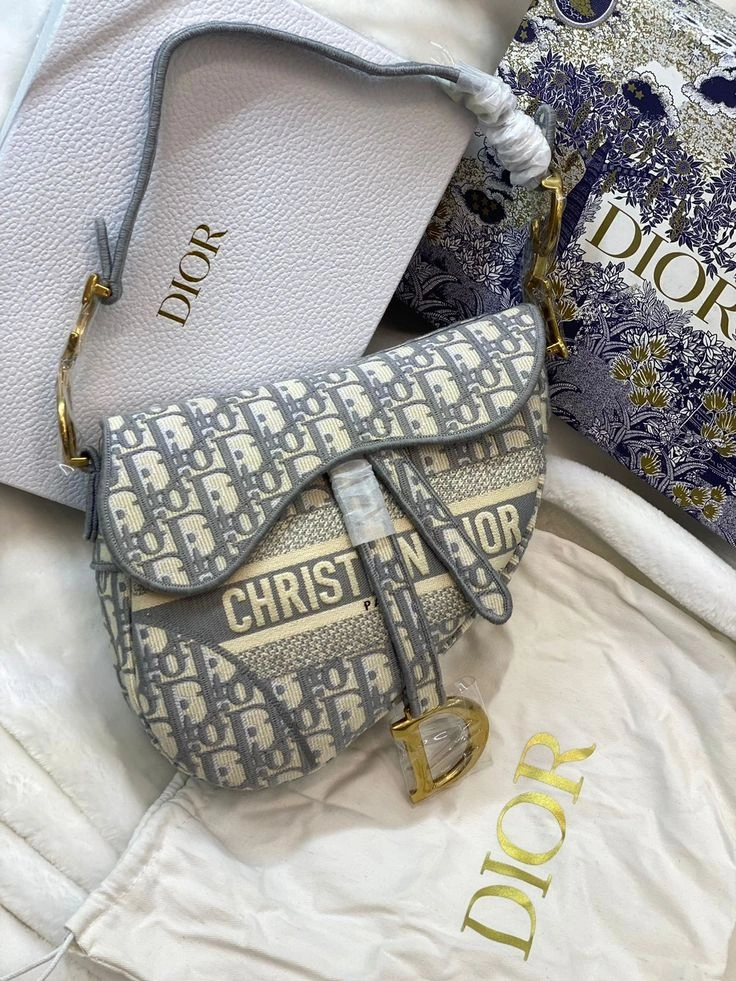 The Return of the It-Bag: Why a Handbag Still Feels Like Power