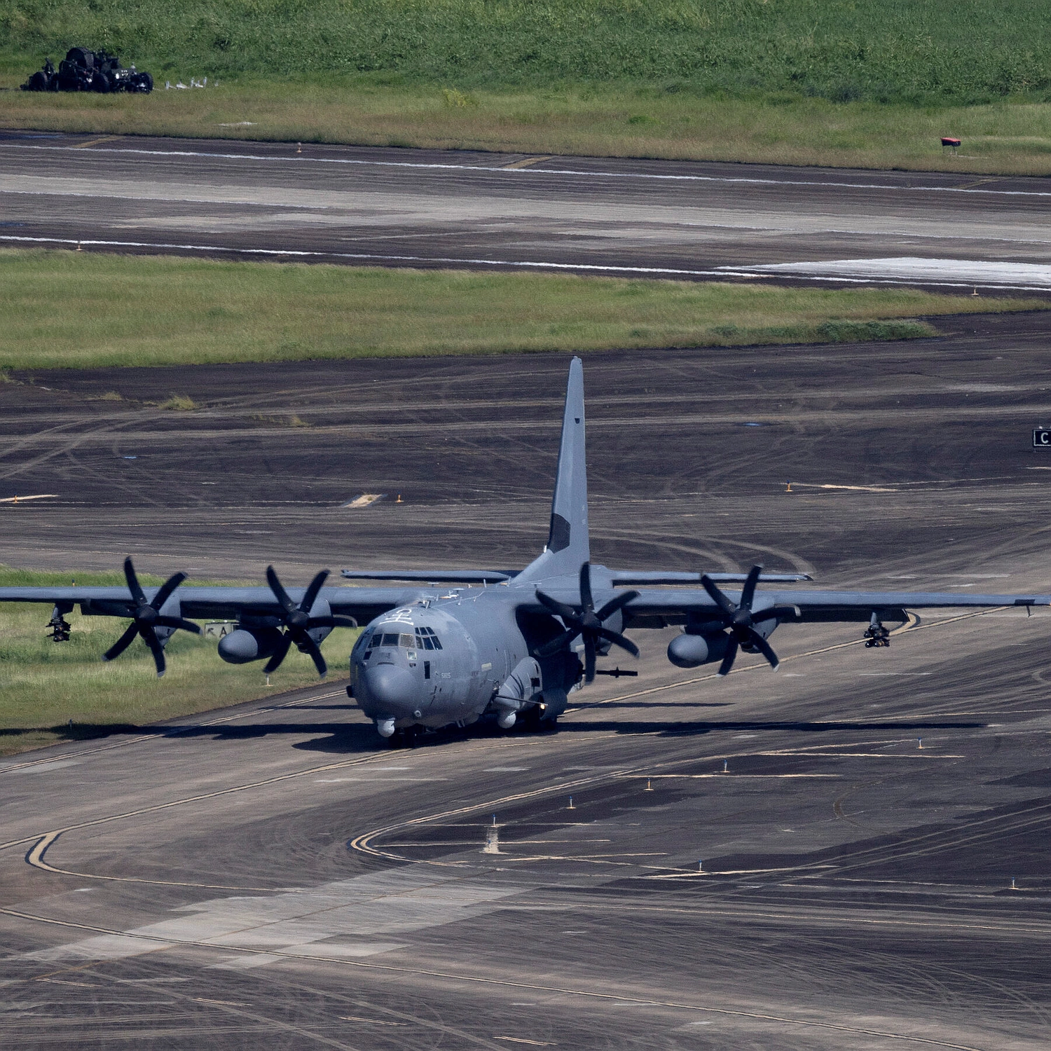 US B-52s Fly Near Venezuela as Crackdown Intensifies