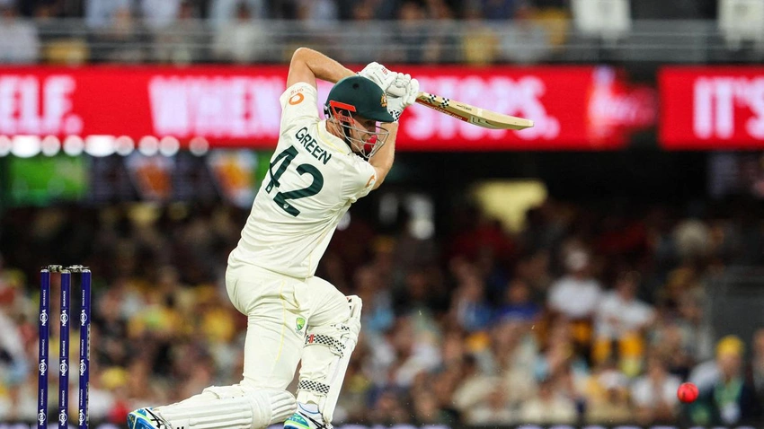 England stick with batting line-up as Ashes hinge in Adelaide