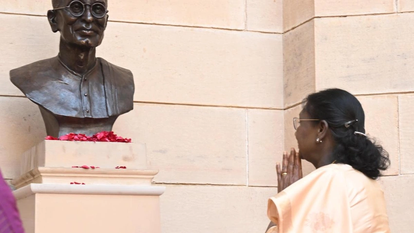 Rajagopalachari bust replaces Lutyens bust at Rashtrapati Bhavan