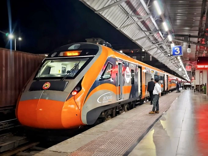 PM Modi to Flag Off India’s First Vande Bharat Sleeper on Guwahati-Kolkata Route